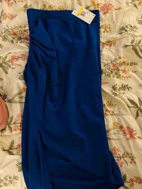 NEW Nike X Serena Williams
Design Side Ruched Maxi Skirt